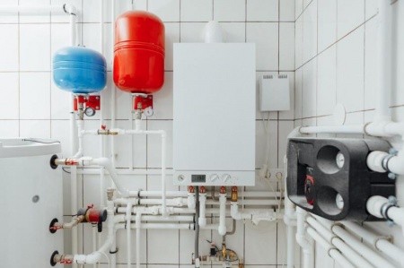 Chauffe-eau &agrave; Vend&ocirc;me : tout savoir pour une installation r&eacute;ussie